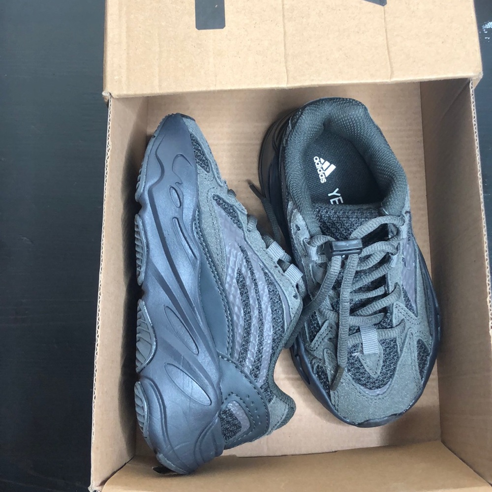 Yezzy 700 v2